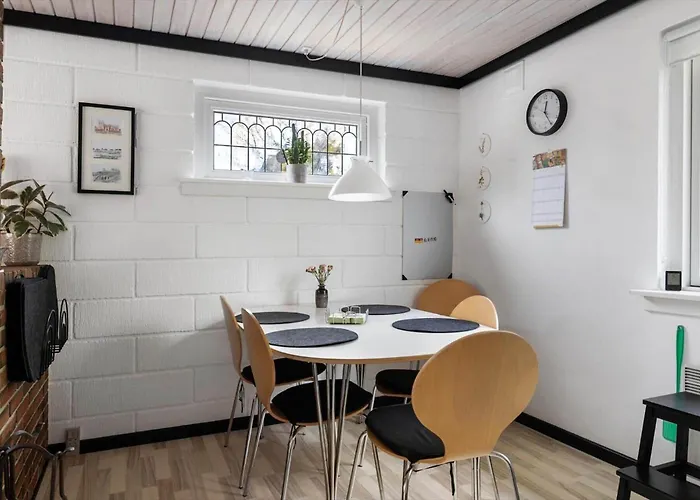 1420-aakirkeby-ostre-somarksvej-20 Hébergement de vacances *